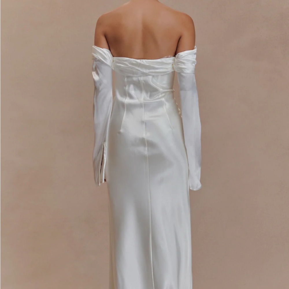 Meshki Off-Shoulder Long Sleeve White Dress - GISELLE - Picture 4 of 7